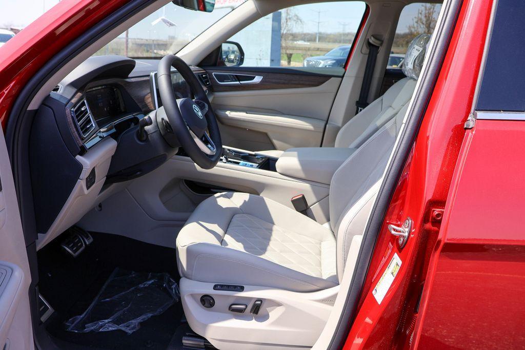 new 2025 Volkswagen Atlas car, priced at $52,348