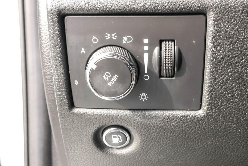 used 2015 Jeep Grand Cherokee car, priced at $15,694