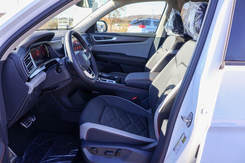 new 2025 Volkswagen Atlas car, priced at $45,404