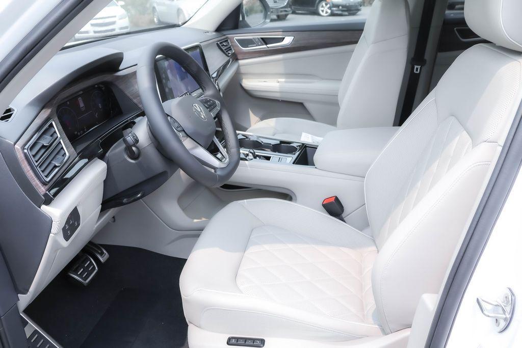 new 2025 Volkswagen Atlas car, priced at $53,348