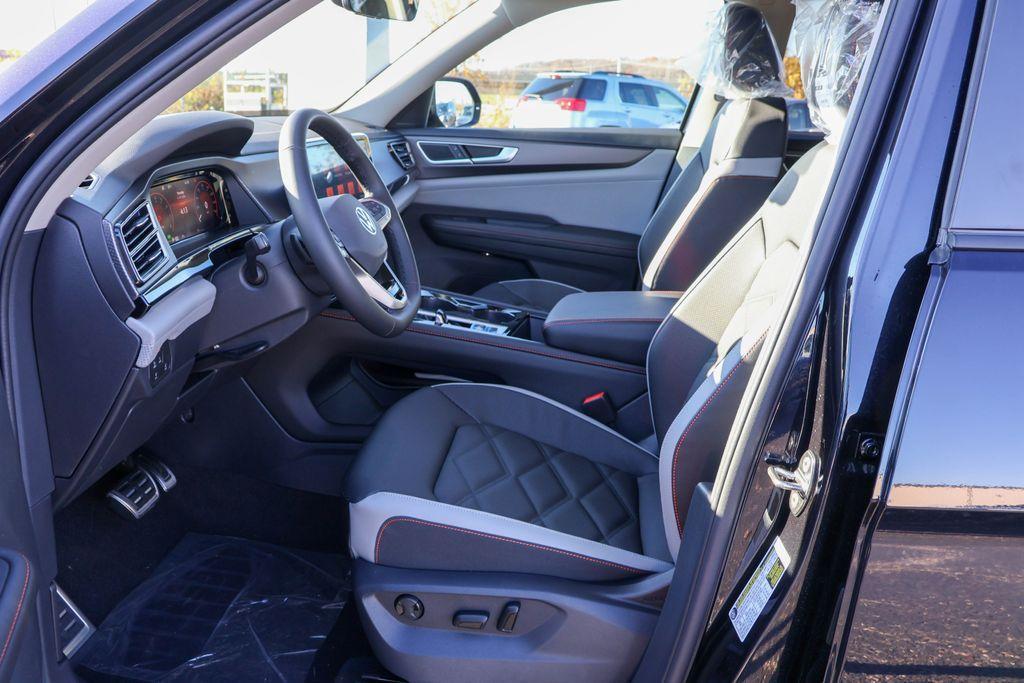 new 2025 Volkswagen Atlas car, priced at $45,404