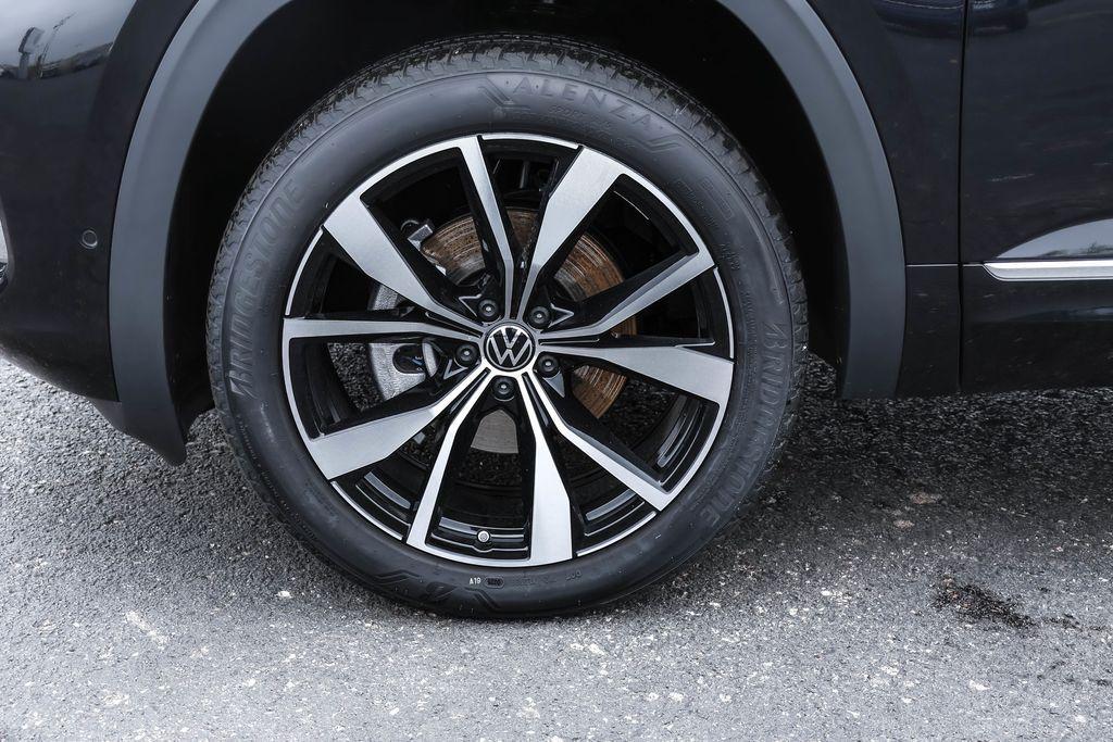new 2025 Volkswagen Atlas car, priced at $50,086