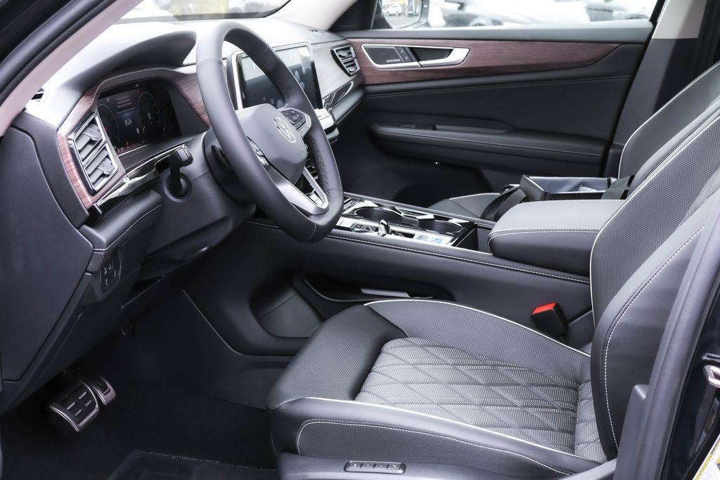 new 2025 Volkswagen Atlas car, priced at $50,086
