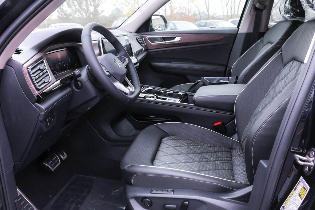 new 2025 Volkswagen Atlas car, priced at $50,086