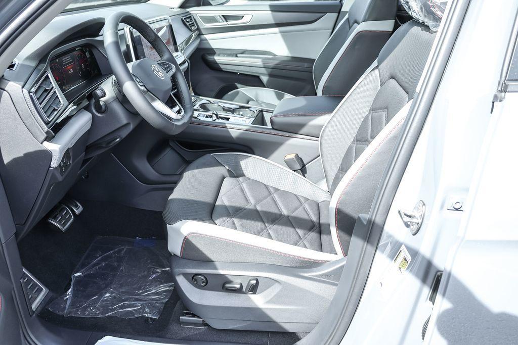 new 2025 Volkswagen Atlas car, priced at $45,341