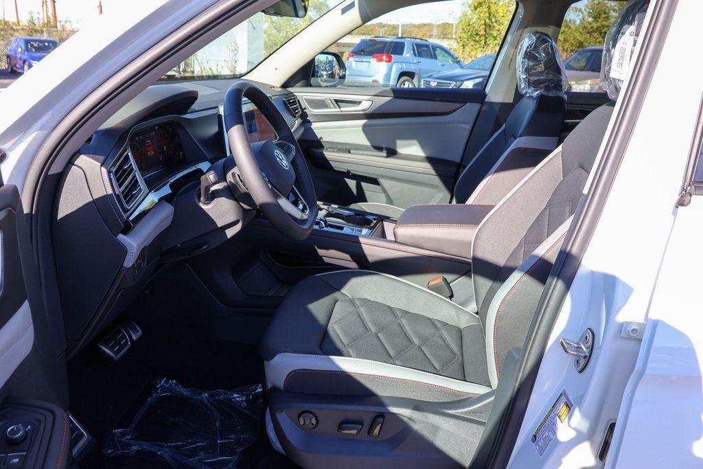 new 2025 Volkswagen Atlas car, priced at $45,404