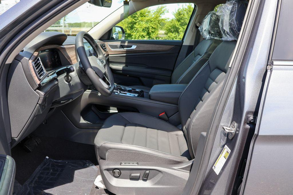 new 2024 Volkswagen Atlas car, priced at $43,186