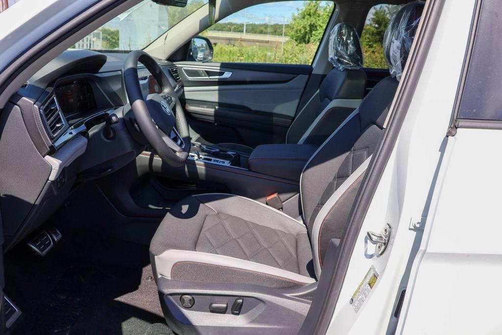 new 2024 Volkswagen Atlas car, priced at $44,597