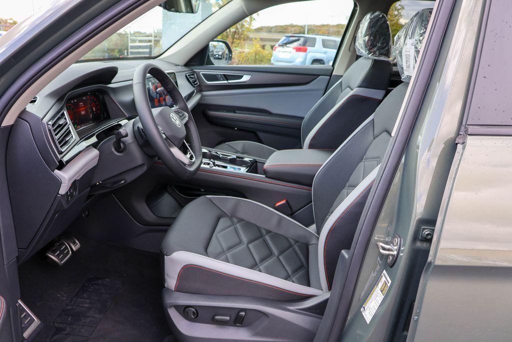 new 2025 Volkswagen Atlas car, priced at $46,002