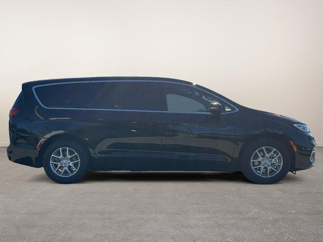 used 2025 Chrysler Pacifica car, priced at $34,500
