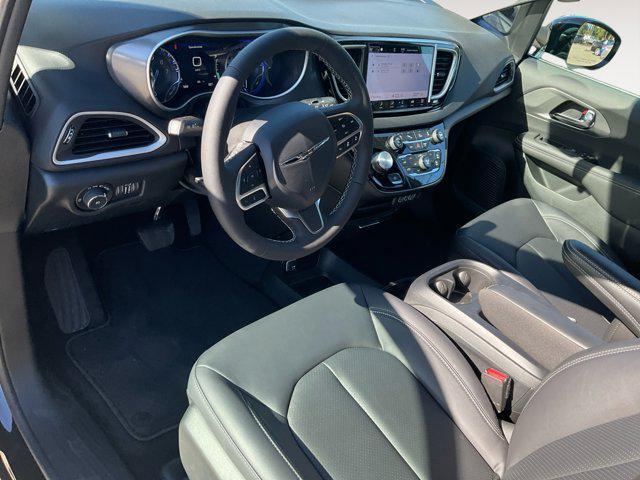 used 2025 Chrysler Pacifica car, priced at $34,500