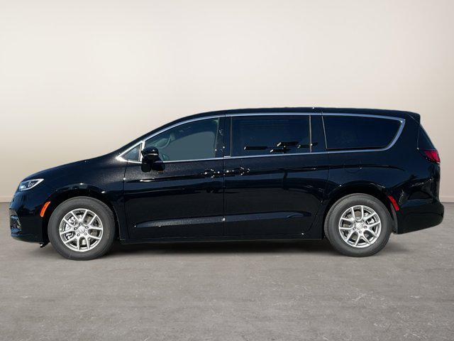 used 2025 Chrysler Pacifica car, priced at $34,500