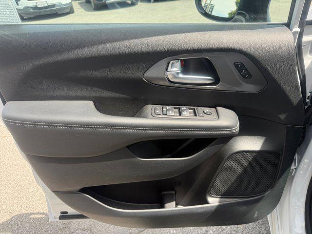 used 2025 Chrysler Pacifica car, priced at $30,995
