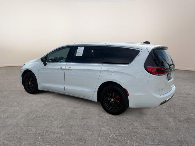 used 2025 Chrysler Pacifica car, priced at $30,995