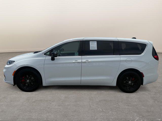 used 2025 Chrysler Pacifica car, priced at $30,995