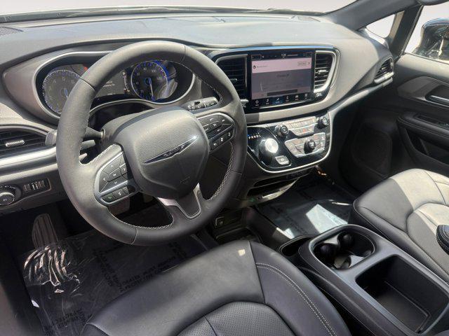 used 2025 Chrysler Pacifica car, priced at $30,995