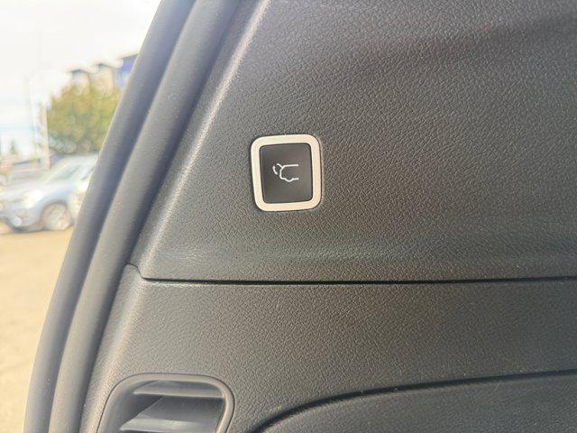 used 2025 Chrysler Pacifica car, priced at $30,995