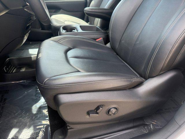 used 2025 Chrysler Pacifica car, priced at $30,995