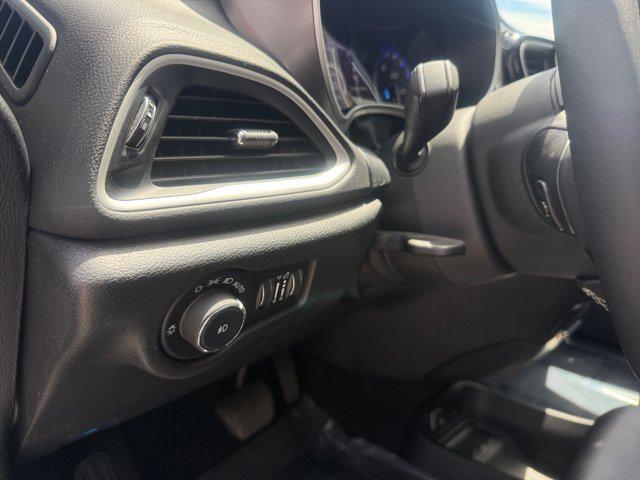 used 2025 Chrysler Pacifica car, priced at $30,995