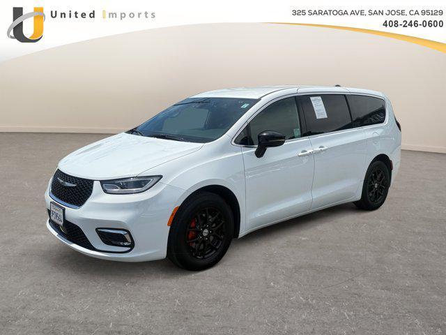 used 2025 Chrysler Pacifica car, priced at $30,995