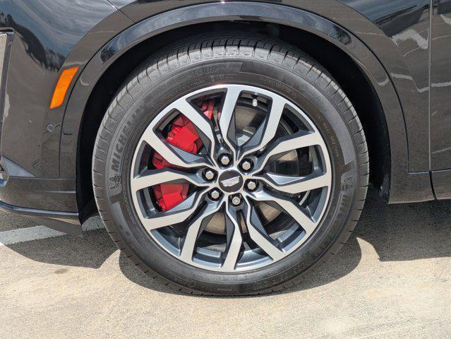 new 2025 Cadillac XT6 car, priced at $65,415
