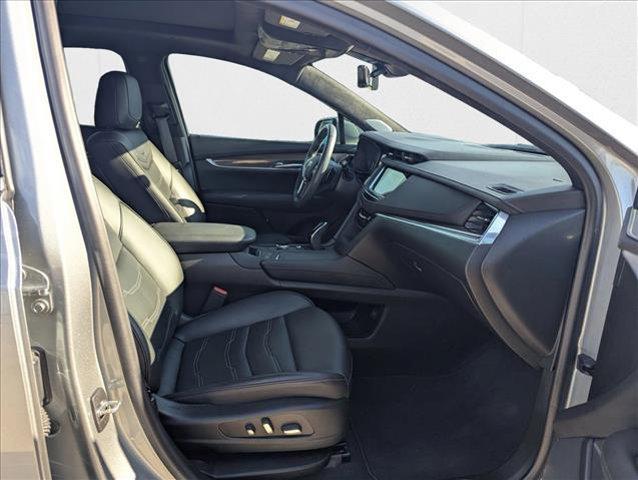 used 2023 Cadillac XT5 car, priced at $36,013