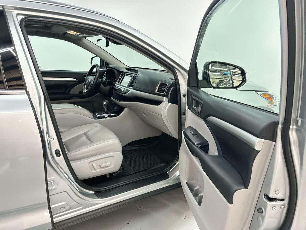 used 2019 Toyota Highlander car, priced at $25,900