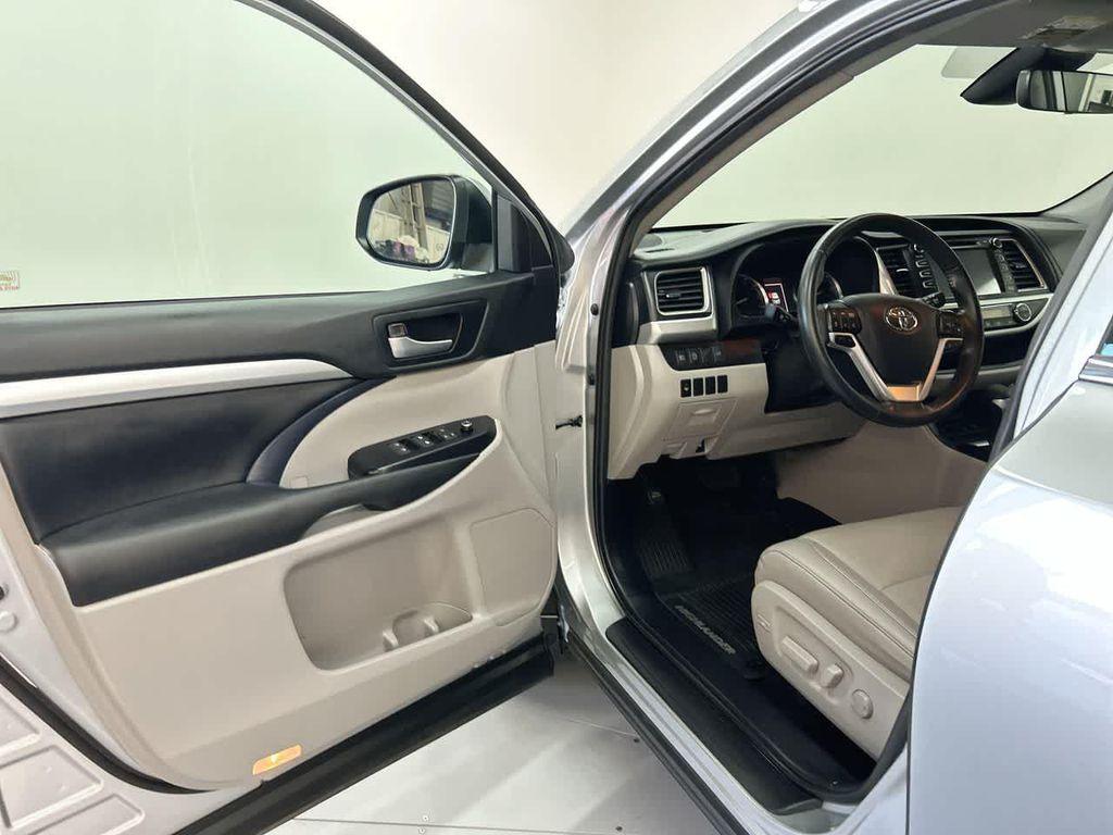 used 2019 Toyota Highlander car, priced at $25,900