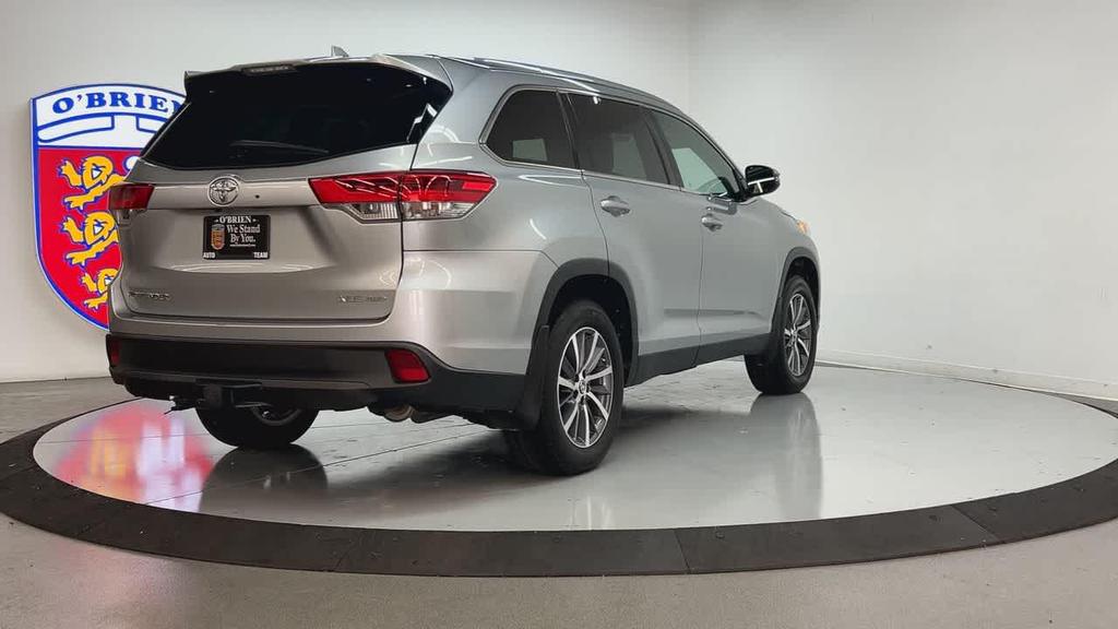 used 2019 Toyota Highlander car, priced at $25,900