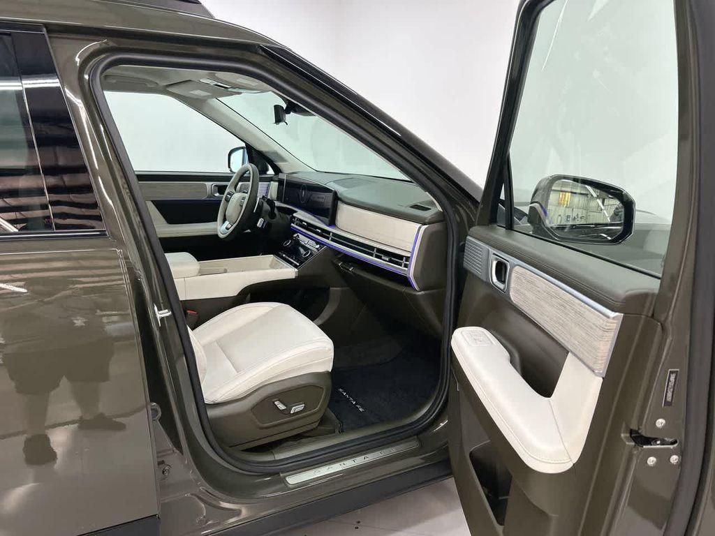 used 2025 Hyundai Santa Fe car, priced at $43,000