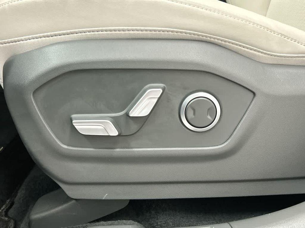 used 2025 Hyundai Santa Fe car, priced at $33,900