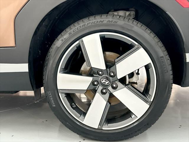 used 2024 Hyundai Santa Fe car, priced at $41,900