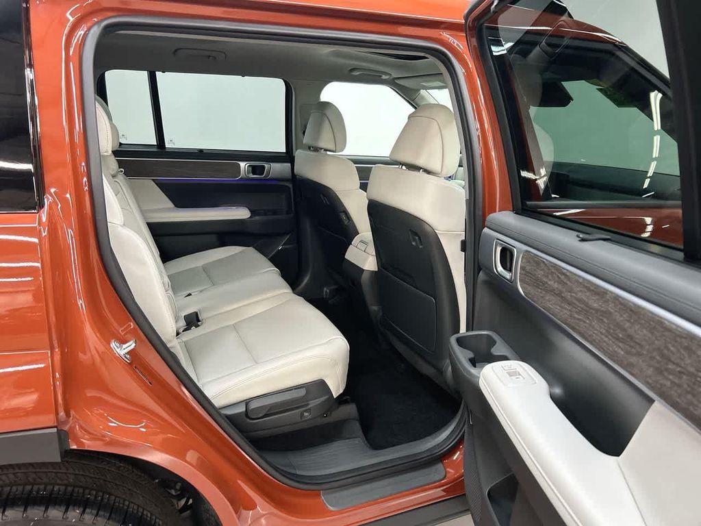 used 2025 Hyundai Santa Fe car, priced at $39,900