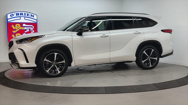 used 2022 Toyota Highlander car, priced at $27,900
