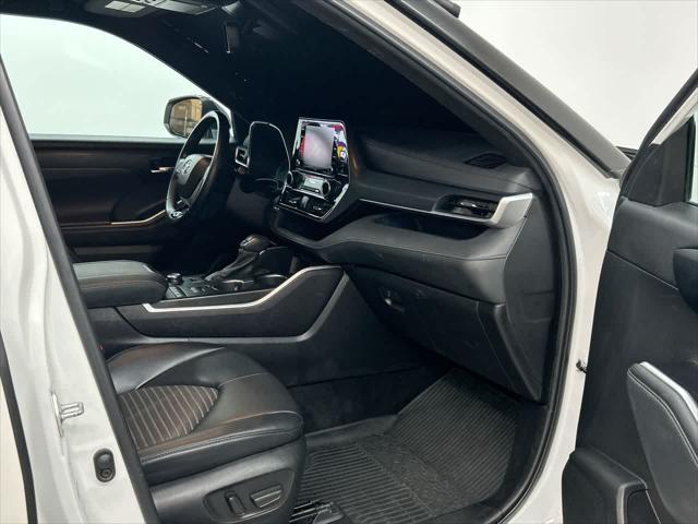 used 2022 Toyota Highlander car, priced at $27,900