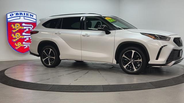 used 2022 Toyota Highlander car, priced at $33,400