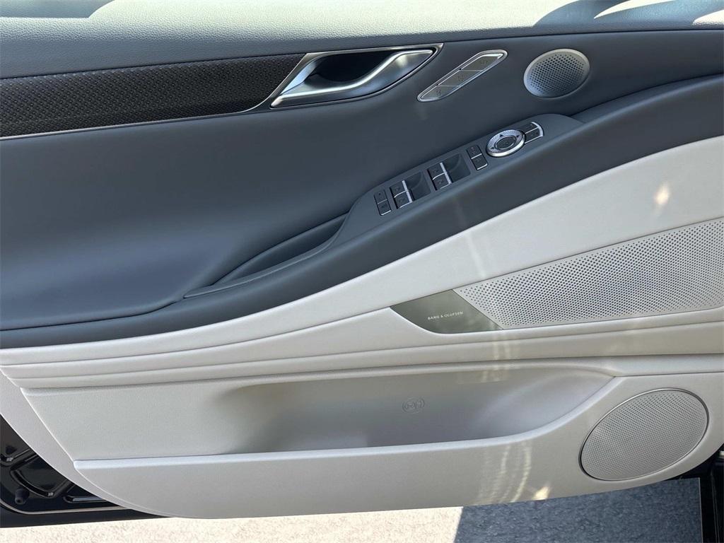 new 2025 Genesis G80 car, priced at $79,345
