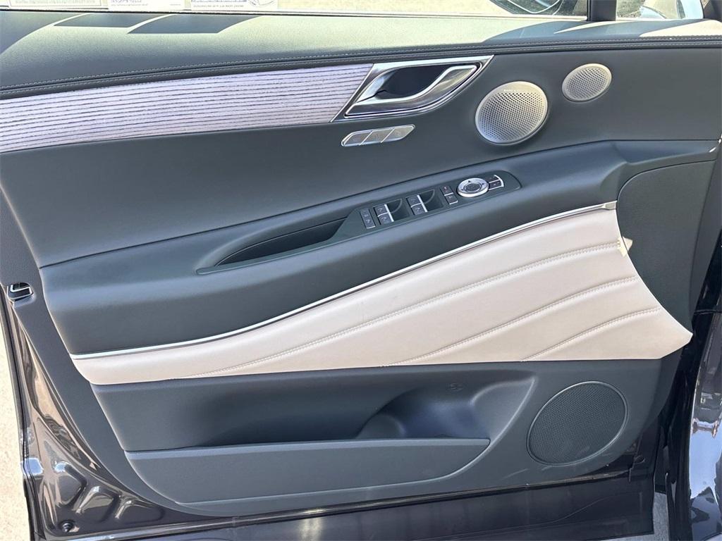 new 2025 Genesis GV80 car, priced at $76,855