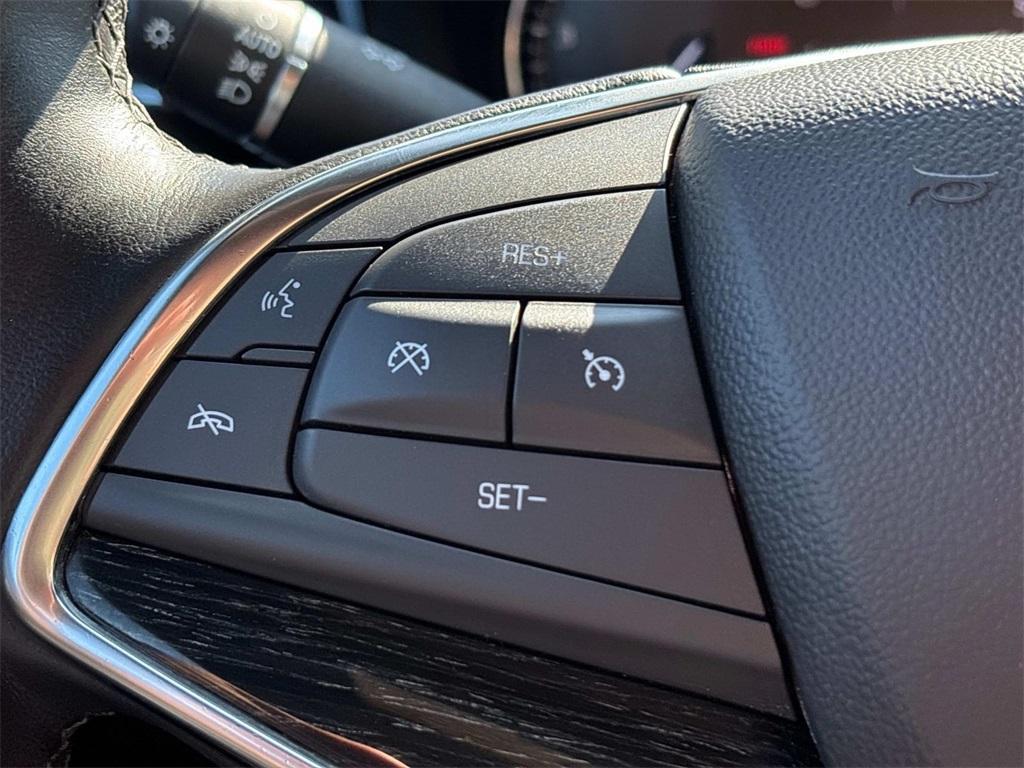 used 2022 Cadillac XT5 car, priced at $32,399