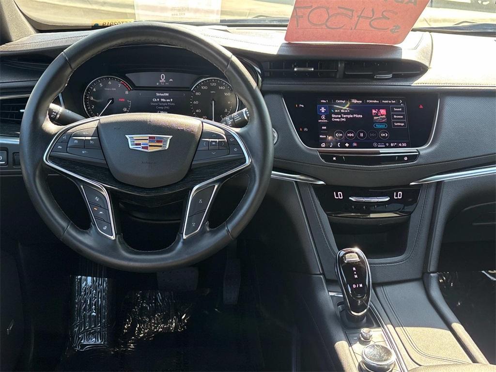 used 2022 Cadillac XT5 car, priced at $32,399