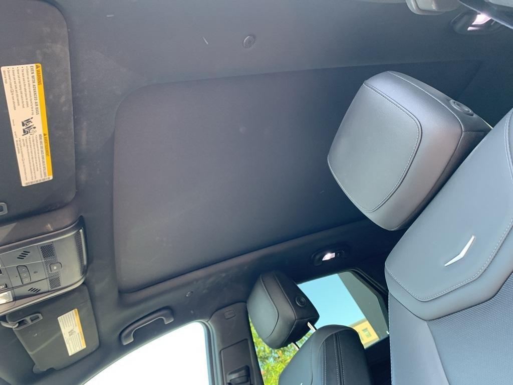used 2022 Cadillac XT5 car, priced at $34,879