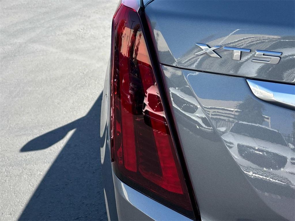 used 2022 Cadillac XT5 car, priced at $32,399