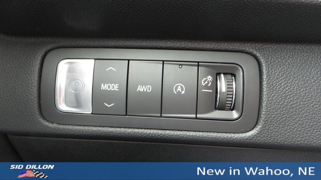 new 2025 Chevrolet Traverse car, priced at $52,659