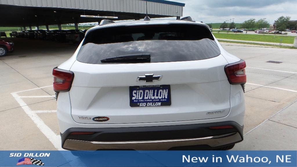 new 2025 Chevrolet Trax car, priced at $27,085