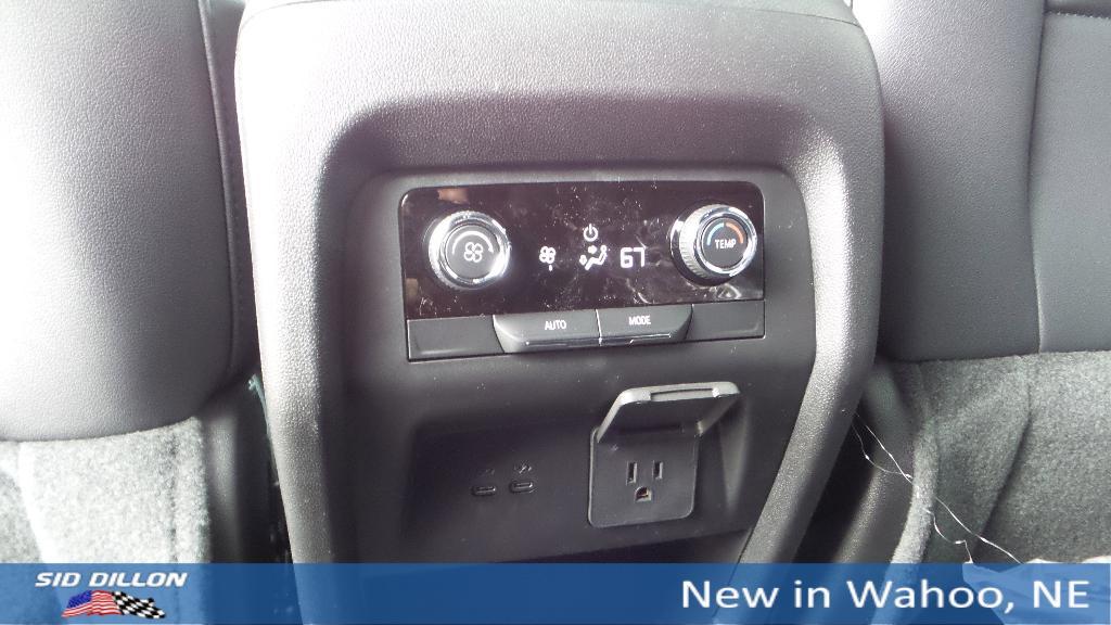 new 2025 Chevrolet Traverse car, priced at $43,695