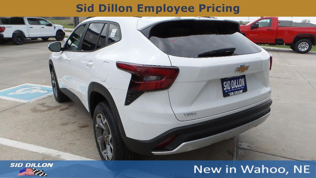 new 2025 Chevrolet Trax car, priced at $23,817