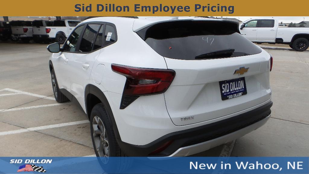 new 2025 Chevrolet Trax car, priced at $23,817