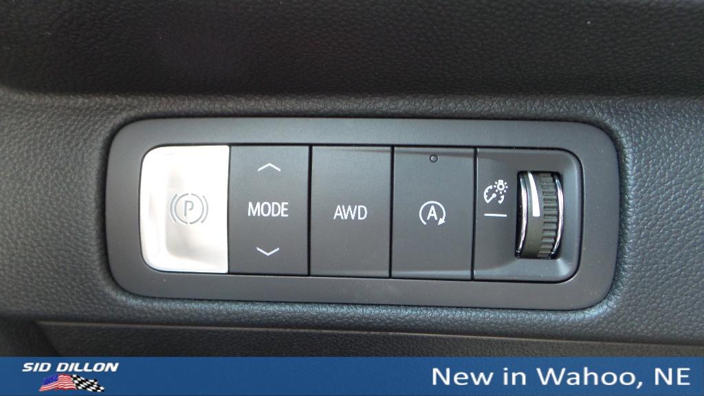 new 2025 Chevrolet Traverse car, priced at $44,417