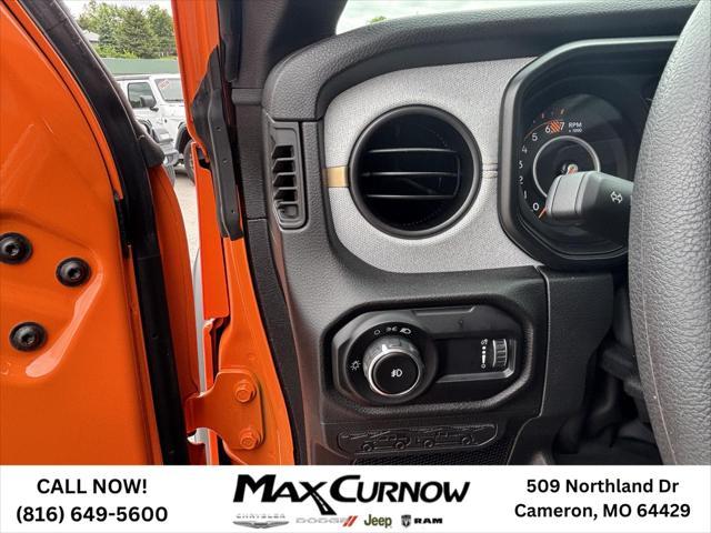 new 2025 Jeep Wrangler car, priced at $33,376