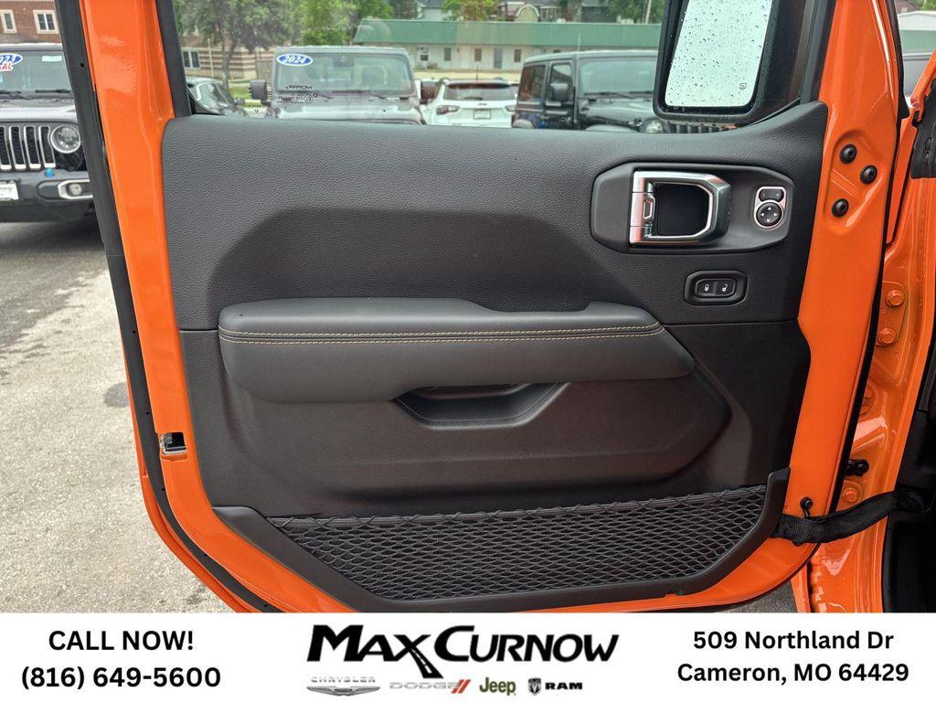 new 2025 Jeep Wrangler car, priced at $49,936